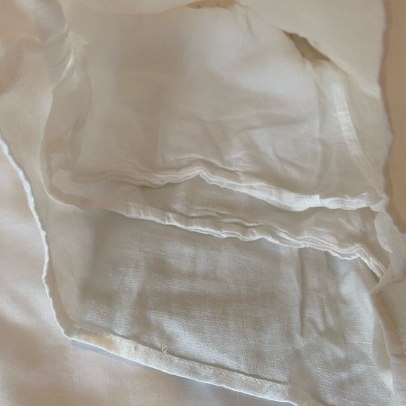 Princess Polly white shorts. Size 4 - Picture 3 of 4